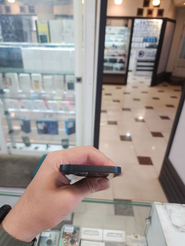 گوشی موبایل آیفون 13 کارکرده با حافظه ۱۲۸ گیگابایت مشکی 80% تمیز در حد