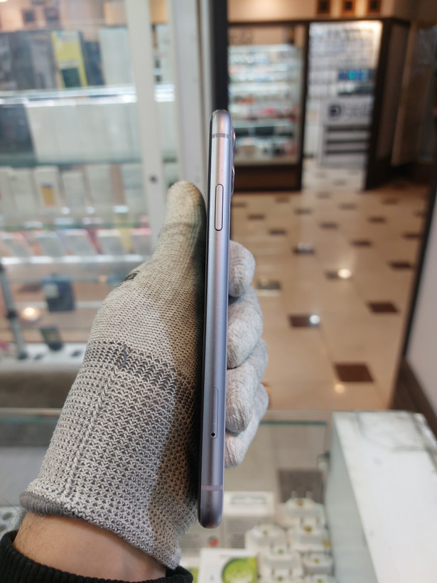 گوشی موبایل آیفون 11 بنفش 128 گیگ – باتری 75% | پارت CHA | کارکرده ظاهر تمیز و بدون خطوخش