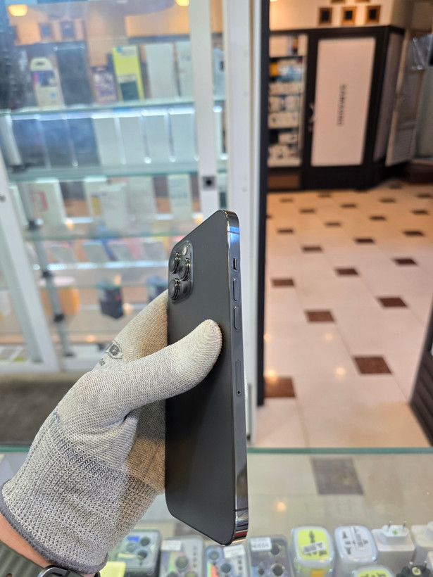 گوشی موبایل اپل آیفون 12 پرو مکس 256 گیگ ZAA دو سیمکارت | مشکی | کارکرده | باتری 81% | باز نشده | بدنه تمیز