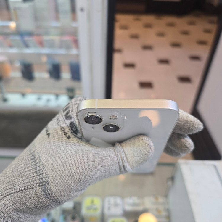 گوشی موبایل آیفون 13 کارکرده با حافظه 128 گیگابایت سفید 78% تمیز در حد دوسیم CH با ضمانت یک هفتهای✅️