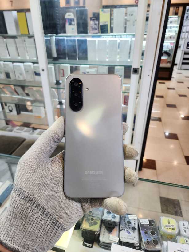 گوشی موبایل سامسونگ کارکرده مدل GALAXY A17 4G با ظرفیت حافظه ی 128 گیگابایت و ظرفیت رم 4 گیگابایت رنگ نچرال