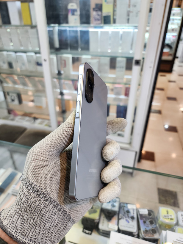 گوشی موبایل سامسونگ کارکرده مدل GALAXY A17 4G با ظرفیت حافظه ی 128 گیگابایت و ظرفیت رم 4 گیگابایت رنگ نچرال